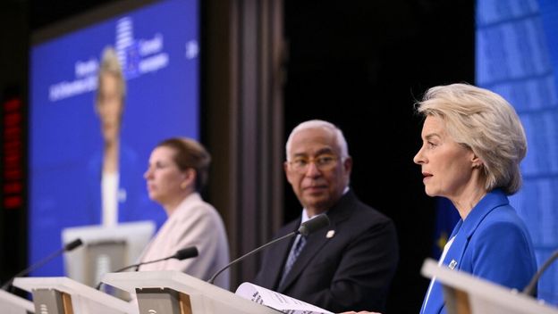 Predsjednica EK-a Ursula von der Leyen, predsjednik Europskog vijeća Antonio Costa i danska premijerka Mette Frederiksen