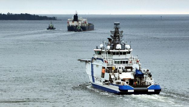 Obalna straža i ruski teretni brod, ilustracija