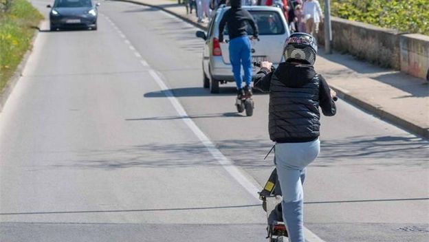 Električni romobil, ilustracija