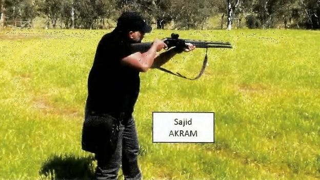 Australska policija objavila dosad neviđene fotografije muškaraca osumnjičenih za teroristički napad na plaži Bondi - 1