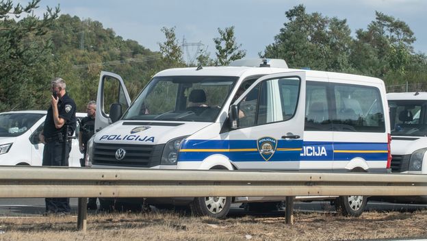 Policija na autocesti, ilustracija