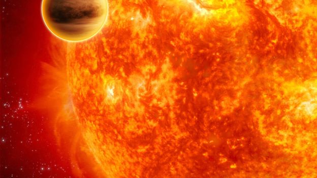 Planet u vrlo bliskoj orbiti oko zvijezde.ilustracija