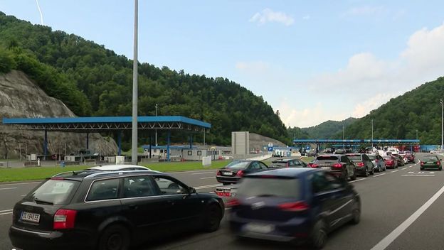 Slovenija postrožila prelazak granice - 2