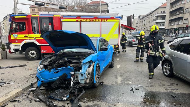 Prometna nesreća na križanju Šubićeve i Zvonimirove