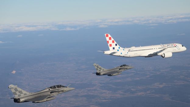 Višenamjenski borbeni avioni Rafale dopratili su Hrvatsku rukometnu reprezentaciju do Zračne luke