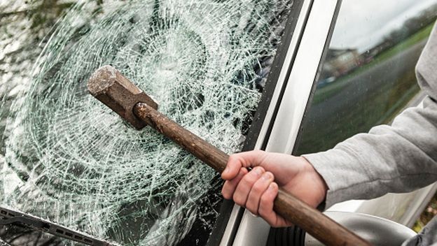 Razbijeno vjetrobransko staklo, ilustracija