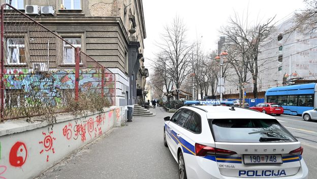 Obrtnička škola za osobne usluge je evakuirana zbog dojave o bombi - 1