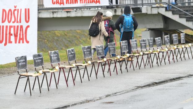 Počast u Kragujevcu žrtvama u padu nadstrešnice u Novom Sadu