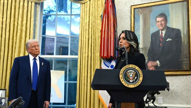 Tulsi Gabbard priseže na dužnost u Ovalnom uredu Donalda Trumpa