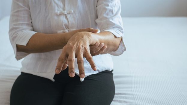 Parkinsonova bolest: Kako nastaje, koji su prvi simptomi i kako se liječi?