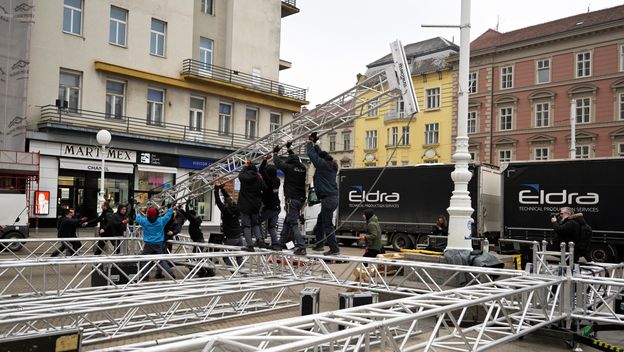 Pripreme na Trgu za doček rukometaša
