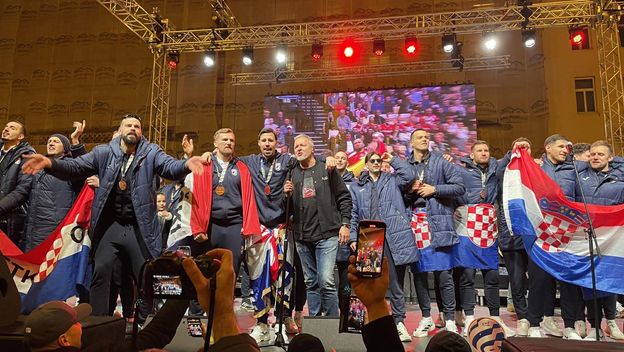 Thompson s rukometašima na Trgu bana Jelačića