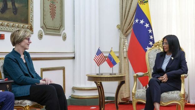 Laura Dogu, Delcy Rodriguez