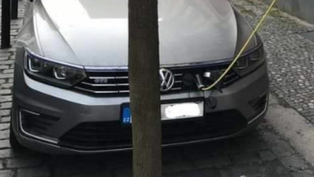 Punjenje automobila s drugog kata