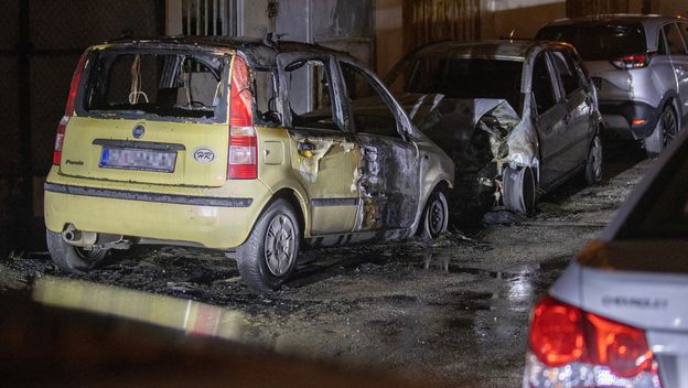 U Splitu izgorjela dva automobila - 1
