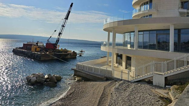 Hotel izgrađen u moru zatvorio pristup obali - 2
