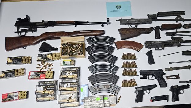 Zaplijenjeni arsenal u Makarskoj