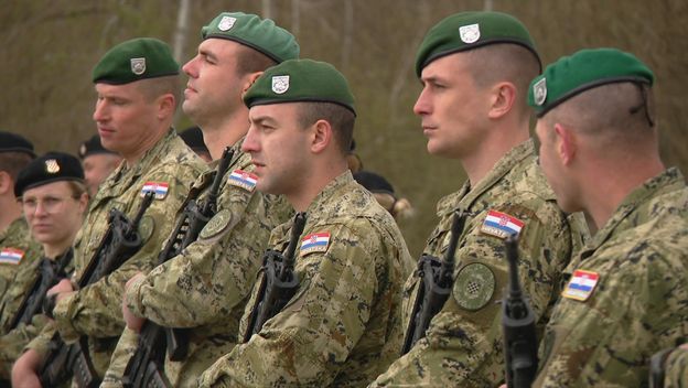 Prvi ročnici stižu u vojarne