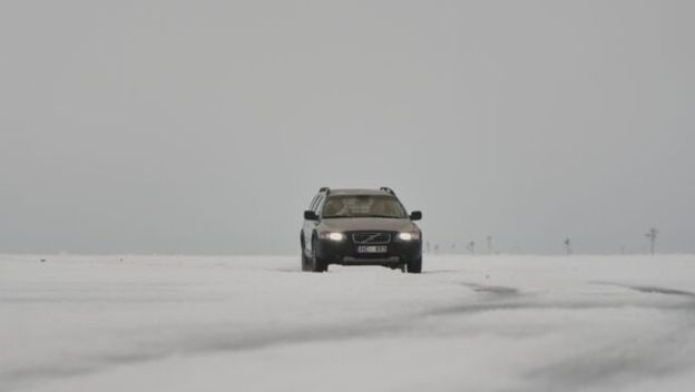 Zaleđeni put spaja estonske otoke Saaremaa i Hiiumaa