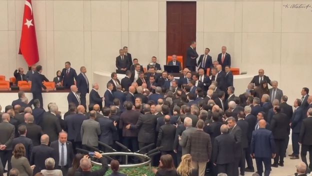 Tučnjava u turskom parlamentu - 5