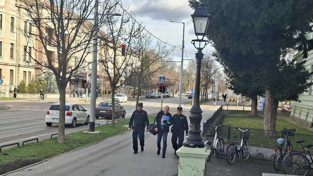 Vinko Grgić dolazi pred suca istrage u Osijeku