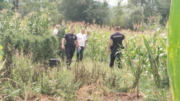 Srpska policija pretražuje polje