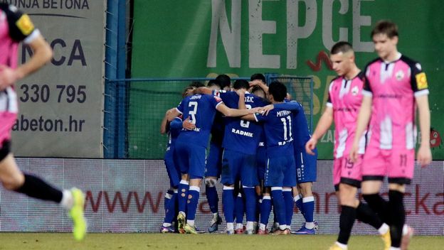 Igrači Slavena slave pobjedu