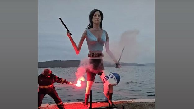 Paljenje krnjuše u liku Dalije Orešković