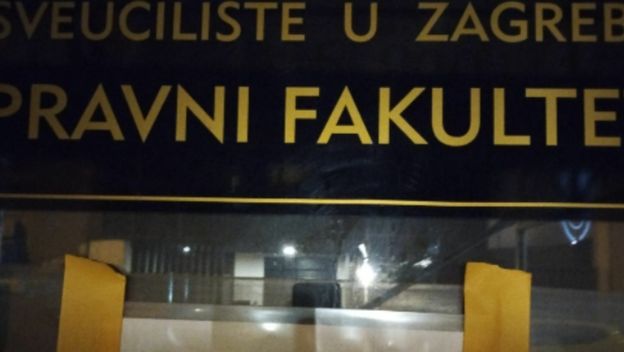 Urnebesna obavijest na vratima fakulteta