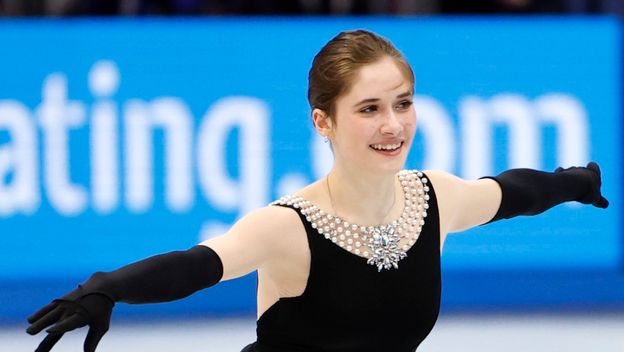 Isabeau Levito kao Audrey Hepburn na ledu