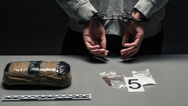 Uhićenje zbog droge, ilustracija