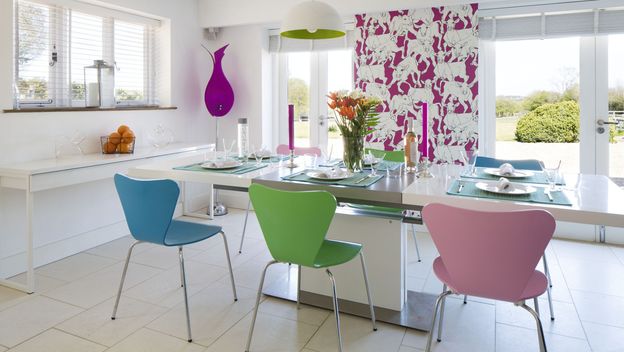 Stolci različite boje u kuhinji i blagovaonici - 9