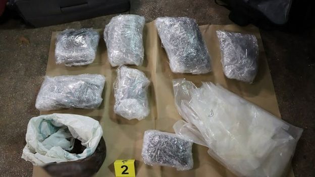 U osobnom automobilu skrivao više oko 4 kilograma droge - 4