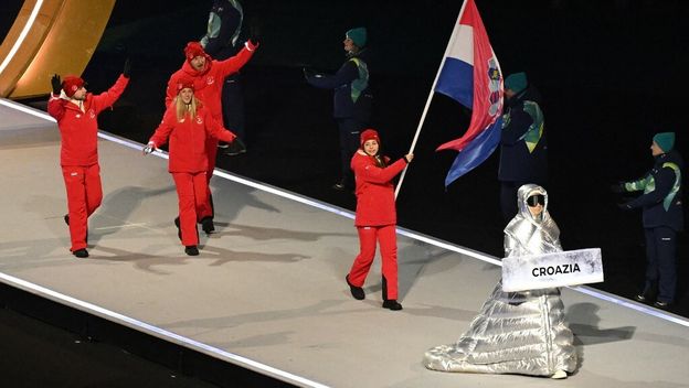 Valentina Aščić je nosila zastavu na otvaranju ZOI 2026