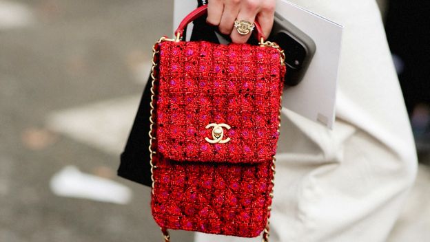 Jarka i vibrantna nijansa crvene boje jedan je od proljetnih trendova