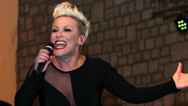 Indira Levak u grupi Colonia