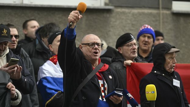 Keleminec na okupljanju ispred Tomaševića doma