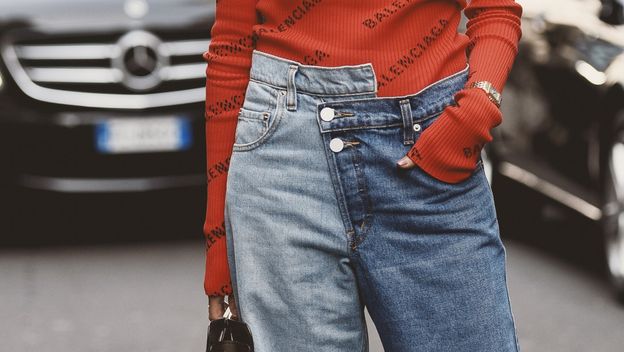 Topovi dugih rukava i traperice savršen su par