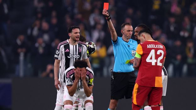 Crveni karton za Llyoda Kellyja