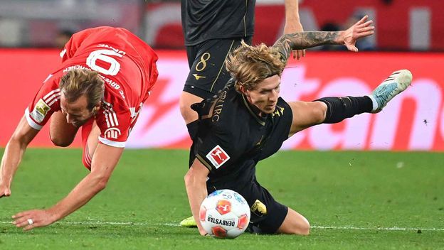 Kristijan Jakić i Harry Kane u duelu