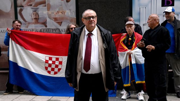 Dražen Keleminec ispred sjedišta SDP-a u Zagrebu