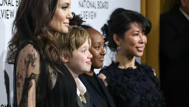 Angelina, Shiloh i Zahara na gala večeri - 4