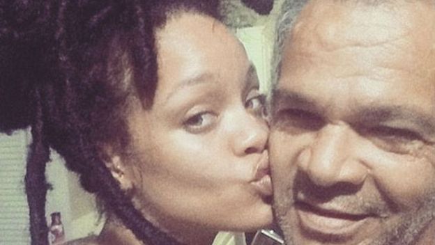 Rihanna i tata (Foto: Instagram)