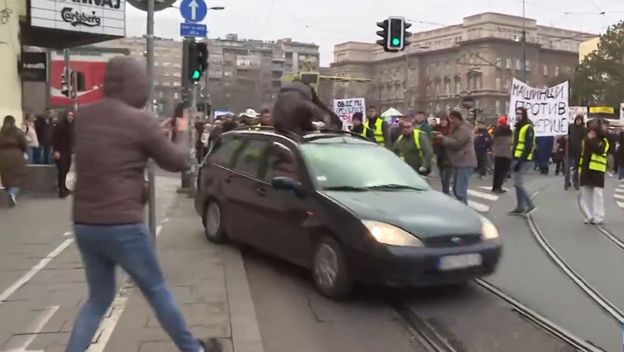 Automobilom udario studenticu tijekom odavanja počasti u Beogradu