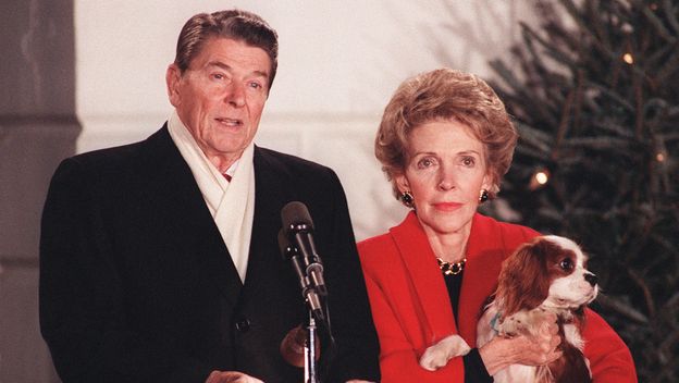 Ronald i Nancy Reagan sa svojim psom Rexom