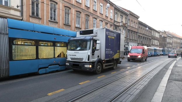 U Zagrebu se sudarili tramvaj i kamion - 1