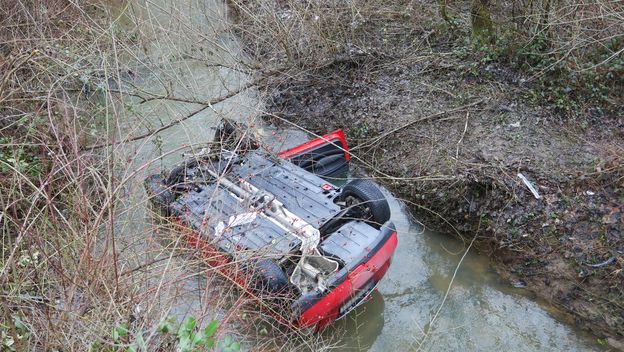 Autom sletio s ceste, poginula jedna osoba - 4