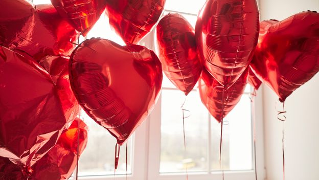 Crveni baloni u obliku srca