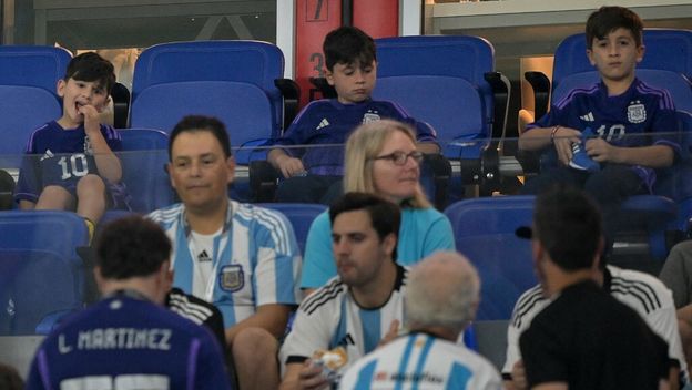 Mateo Messi (sredina)