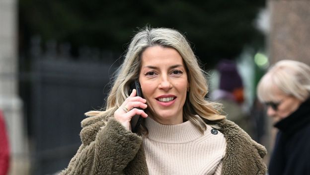 Zagrebačko izdanje u minici i čipkastim hulahopkama